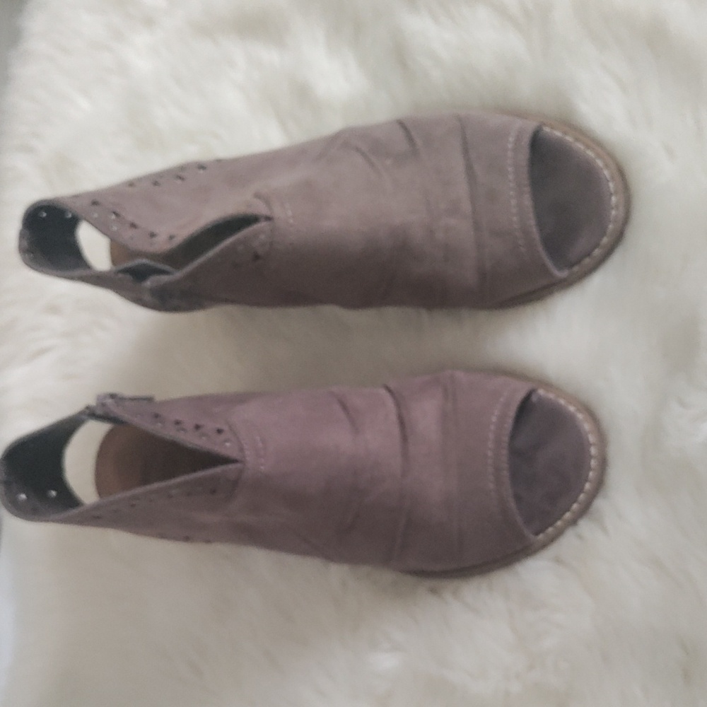 Sonoma booties 6M